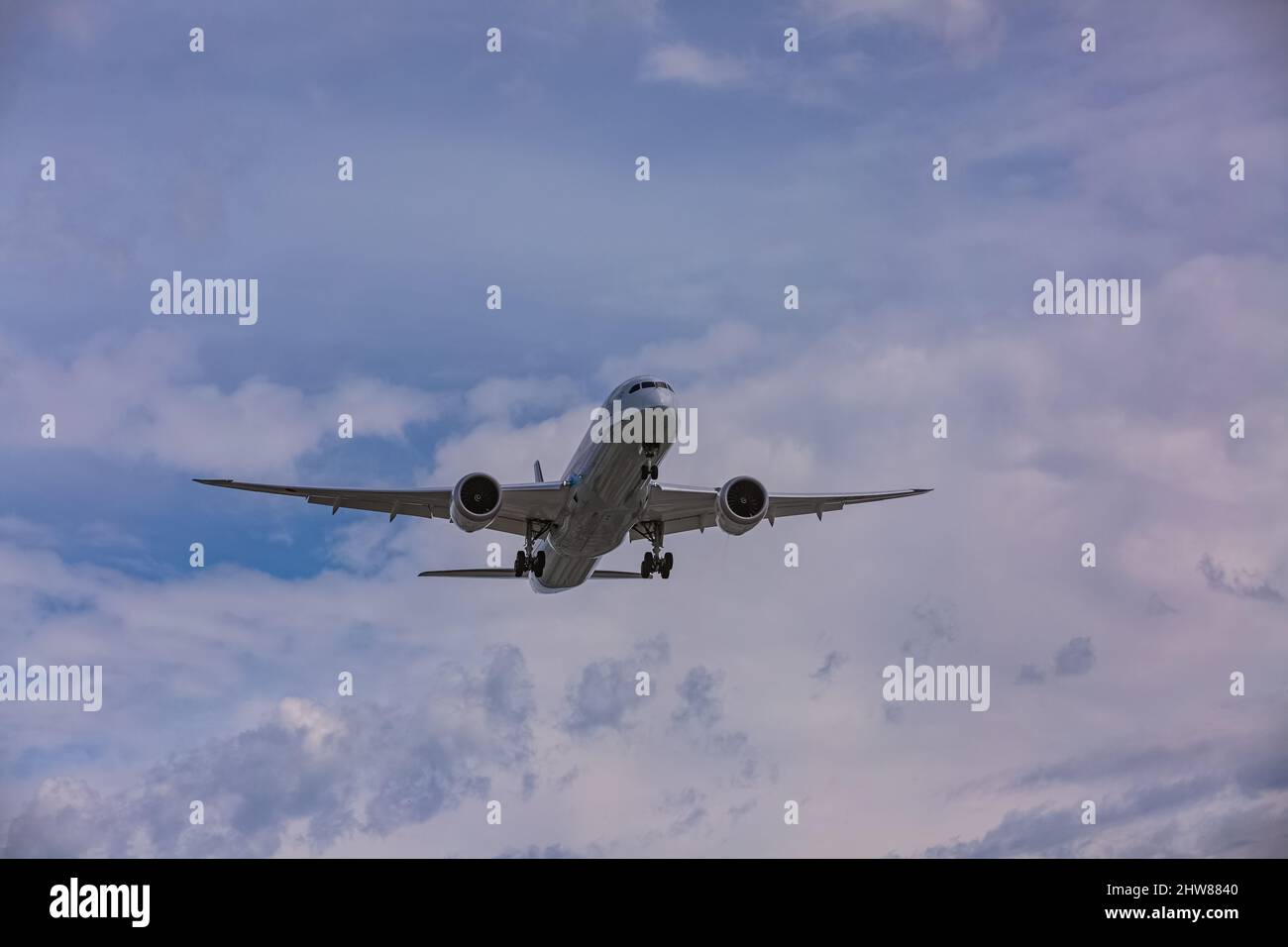 commercial-airliners-aircraft-airplane-approaching-landing-at-yvr