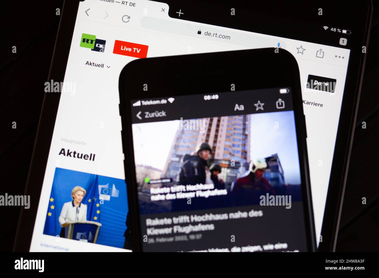 ILLUSTRATION - 28 February 2022, Berlin: The screens of a tablet (l) and a smartphone (r) show news on the website of the Russian TV channel RT. Photo: Fernando Gutierrez-Juarez/dpa-Zentralbild/dpa Stock Photo