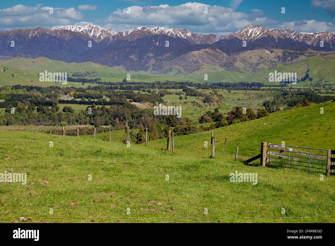 Farmland, looking toward Ruahine Range south of Napier, near Titokino, from Highway 2, north island, Hawke's Bay, New Zealand. Stock Photo