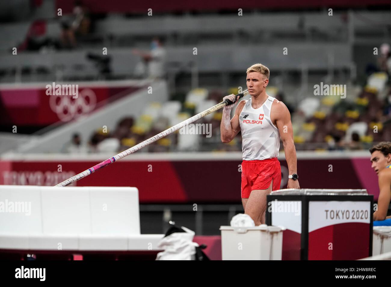 Piotr Lisek participating in the Tokyo 2020 Olympics in the pole vault discipline Stock Photo