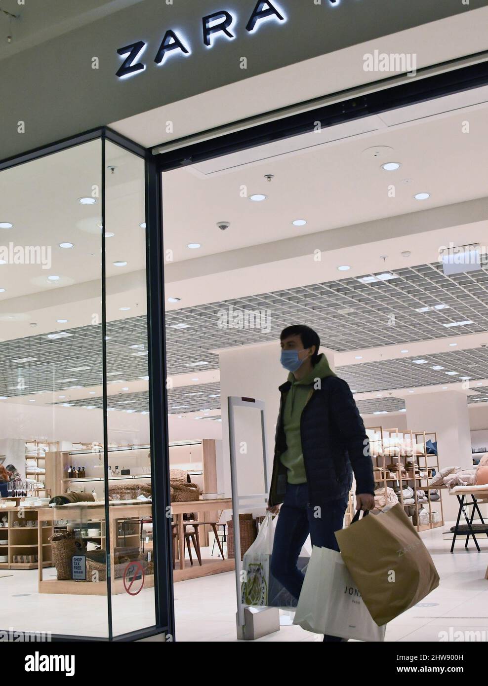 The work of the shopping center "Aviapark". Genre photography. Customers in  the Zara Home store. 03.03.2022 Russia, Moscow Photo credit: Irina  Buzhor/Kommersant/Sipa USA Stock Photo - Alamy