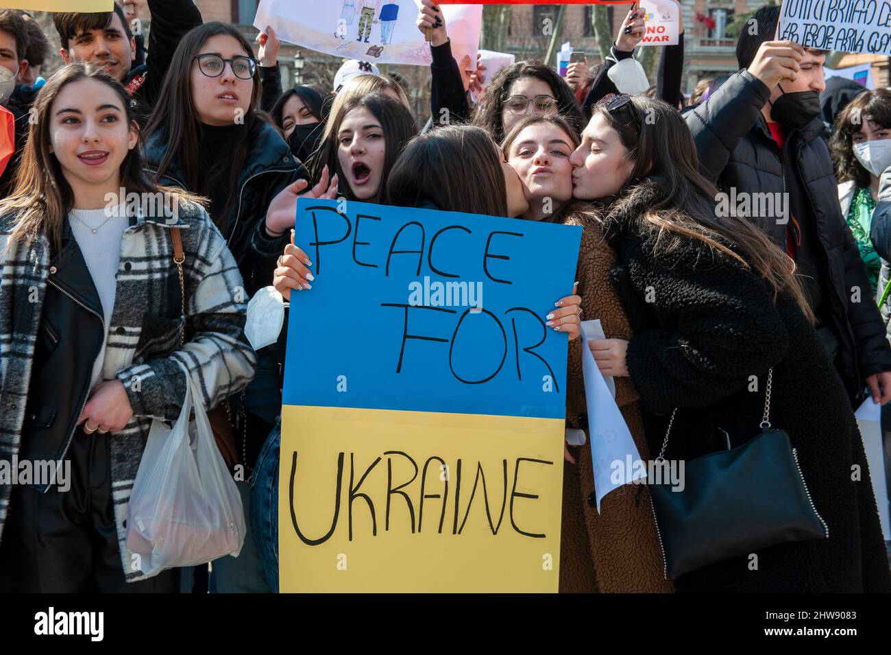Rome, Italy 04/03/2022: demonstration for peace in Ucraina caled dy S'Egidio community. Vittorio square. © Andrea Sabbadini Stock Photo