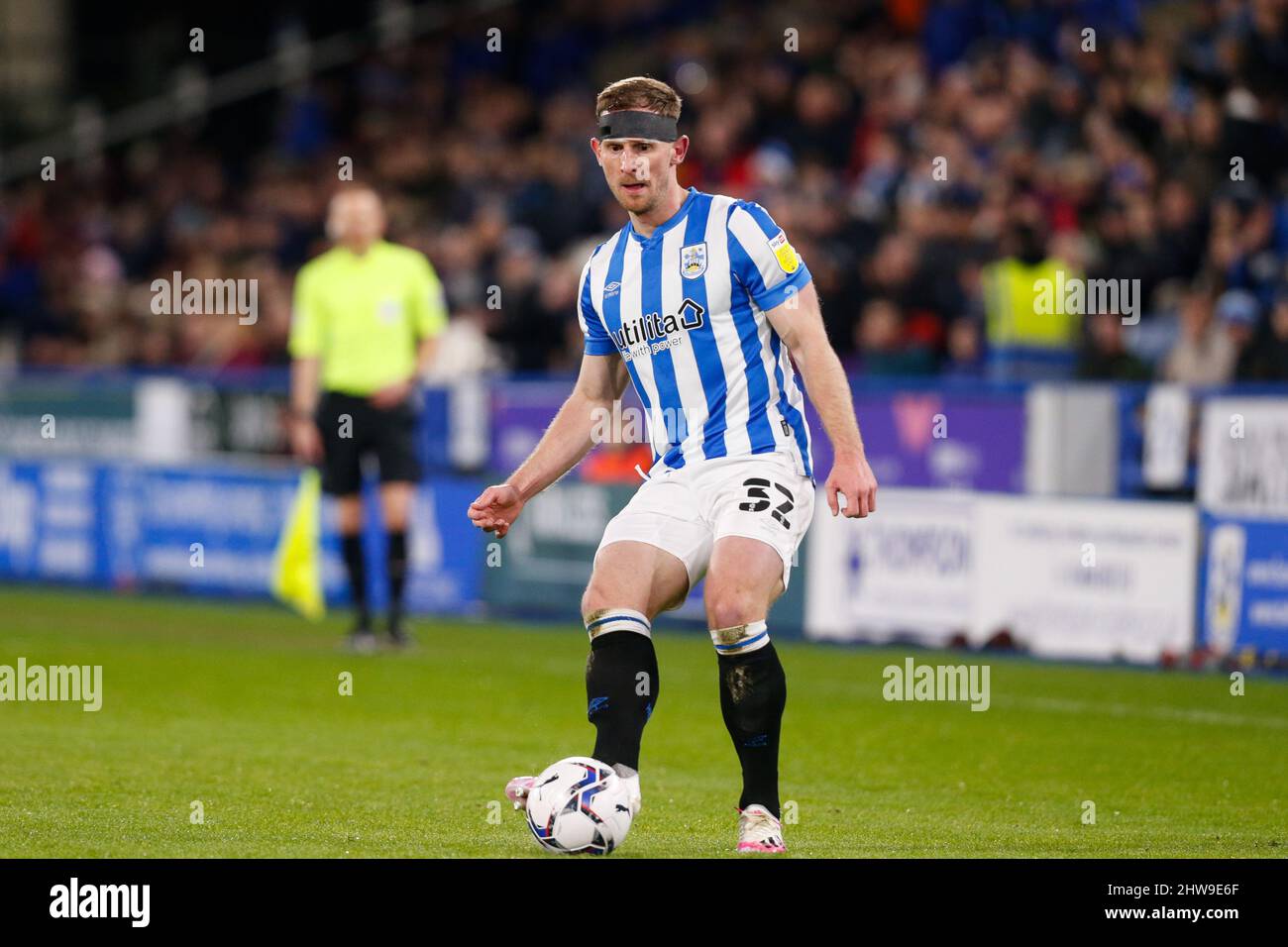 Tom Lees #32 of Huddersfield Town Stock Photo - Alamy