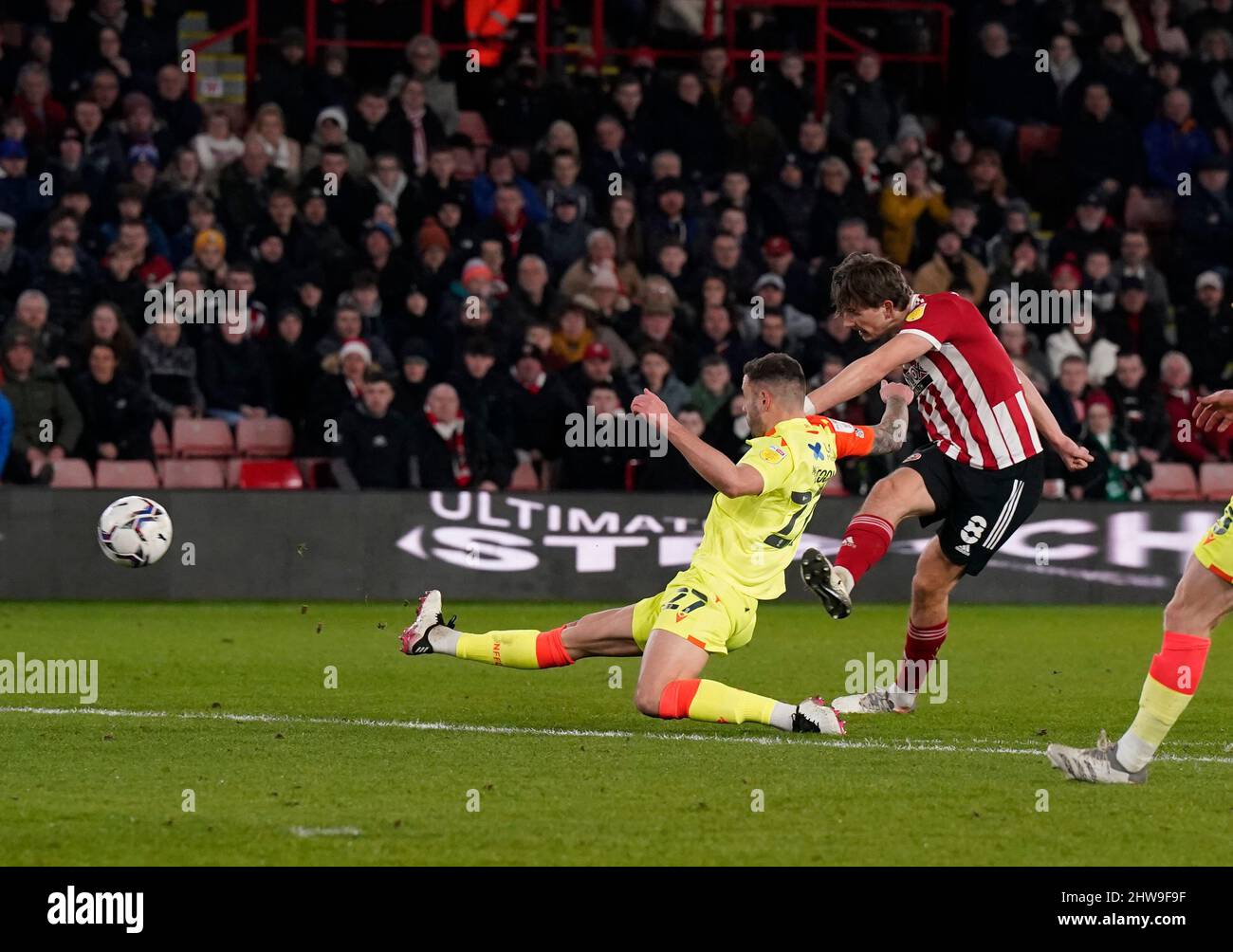 Sheffield, UK, 4th March 2022.   Sander Berge of Sheffield Utd thunders in a shot during the Sky Bet Championship match at Bramall Lane, Sheffield. Picture credit should read: Andrew Yates / Sportimage Credit: Sportimage/Alamy Live News Stock Photo