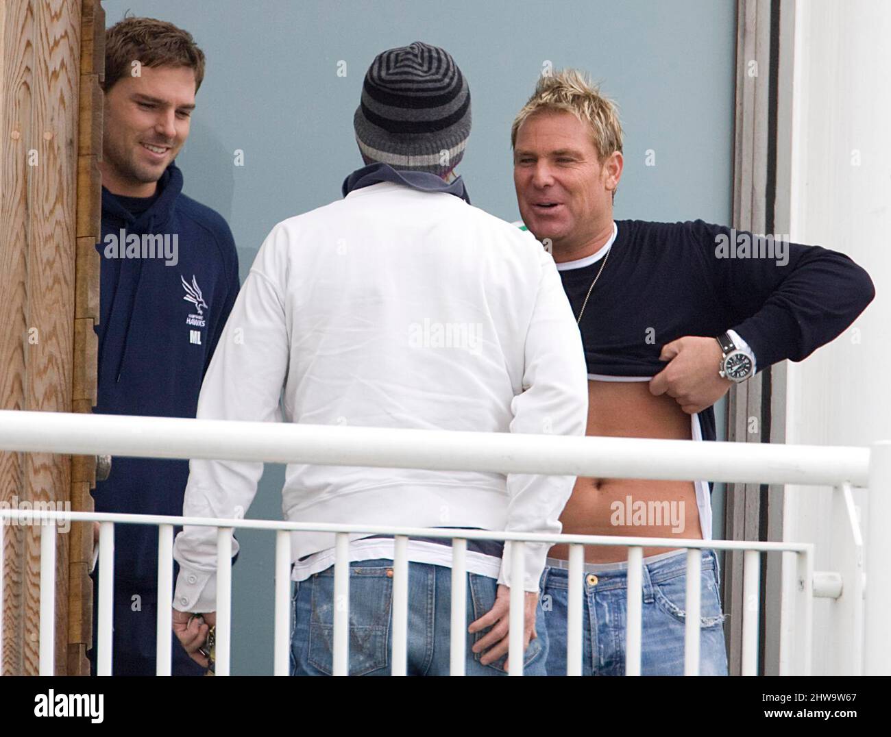 JAMES BOARDMAN / 07967642437 Shane Warne shows off his tan to mates on a visit to his old club Hampshire,  during Lancashires LV County Championship match with Hampshire at the Rose Bowl July 12 2008. Stock Photo