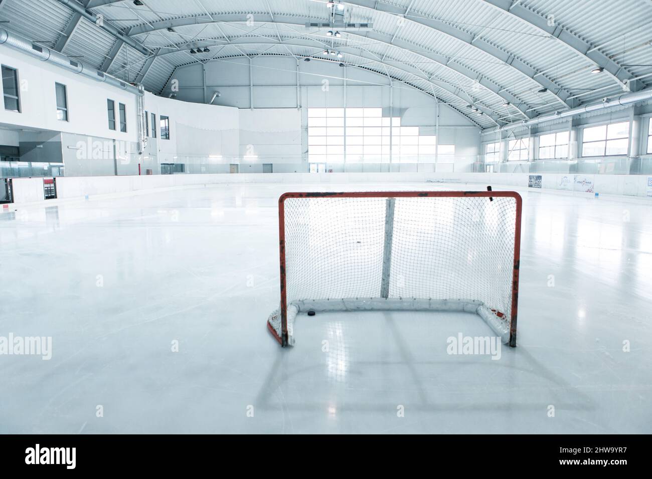 empty ice hockey net on ring Stock Photo Alamy
