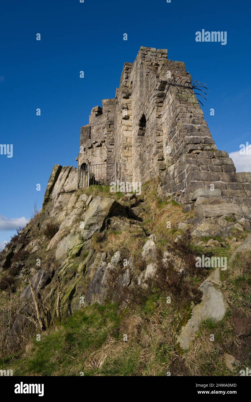 Mow Cop ornamental castle folly built by Randle Wilbraham of Rode Hall Stock Photo
