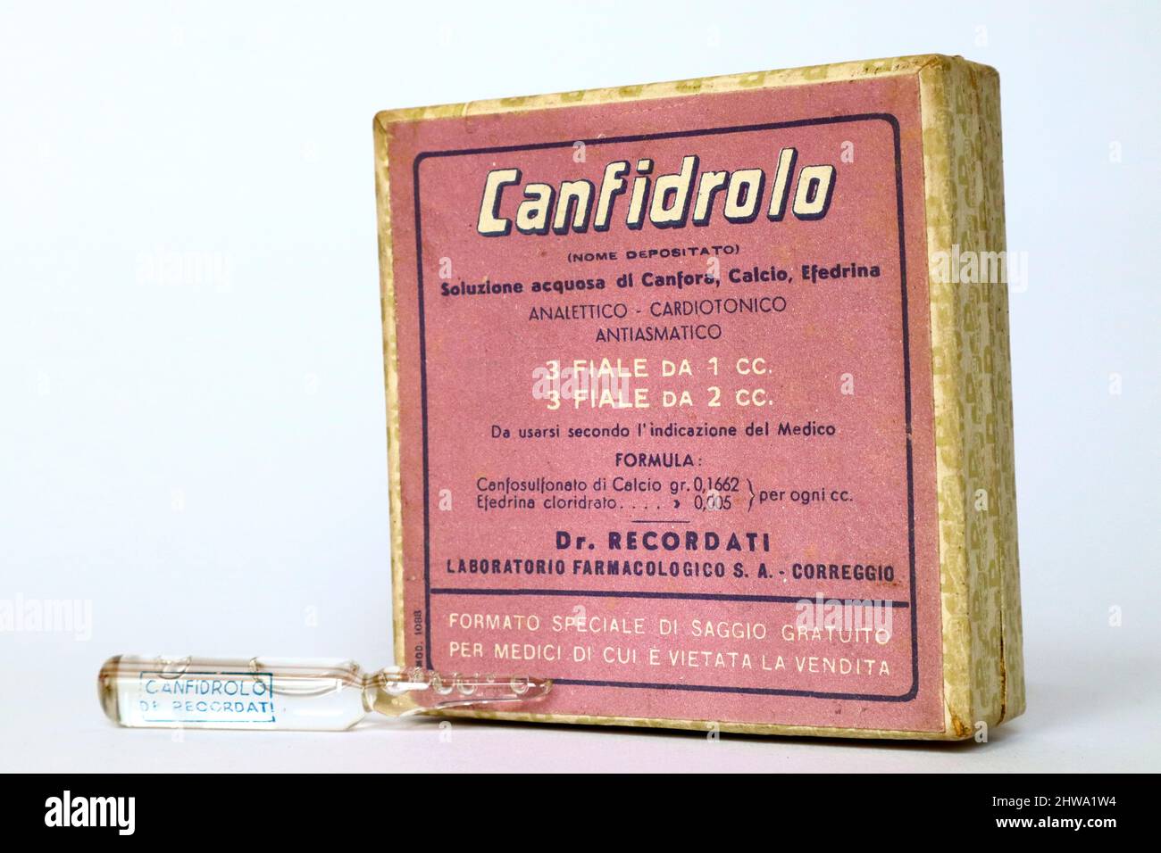 Vintage 1940s CANFIDROLO vials box medicine with Ephedrine for analeptic,  cardiotonic and antiasthmatic. Dr. RECORDATI S.A. - Correggio (Italy Stock  Photo - Alamy