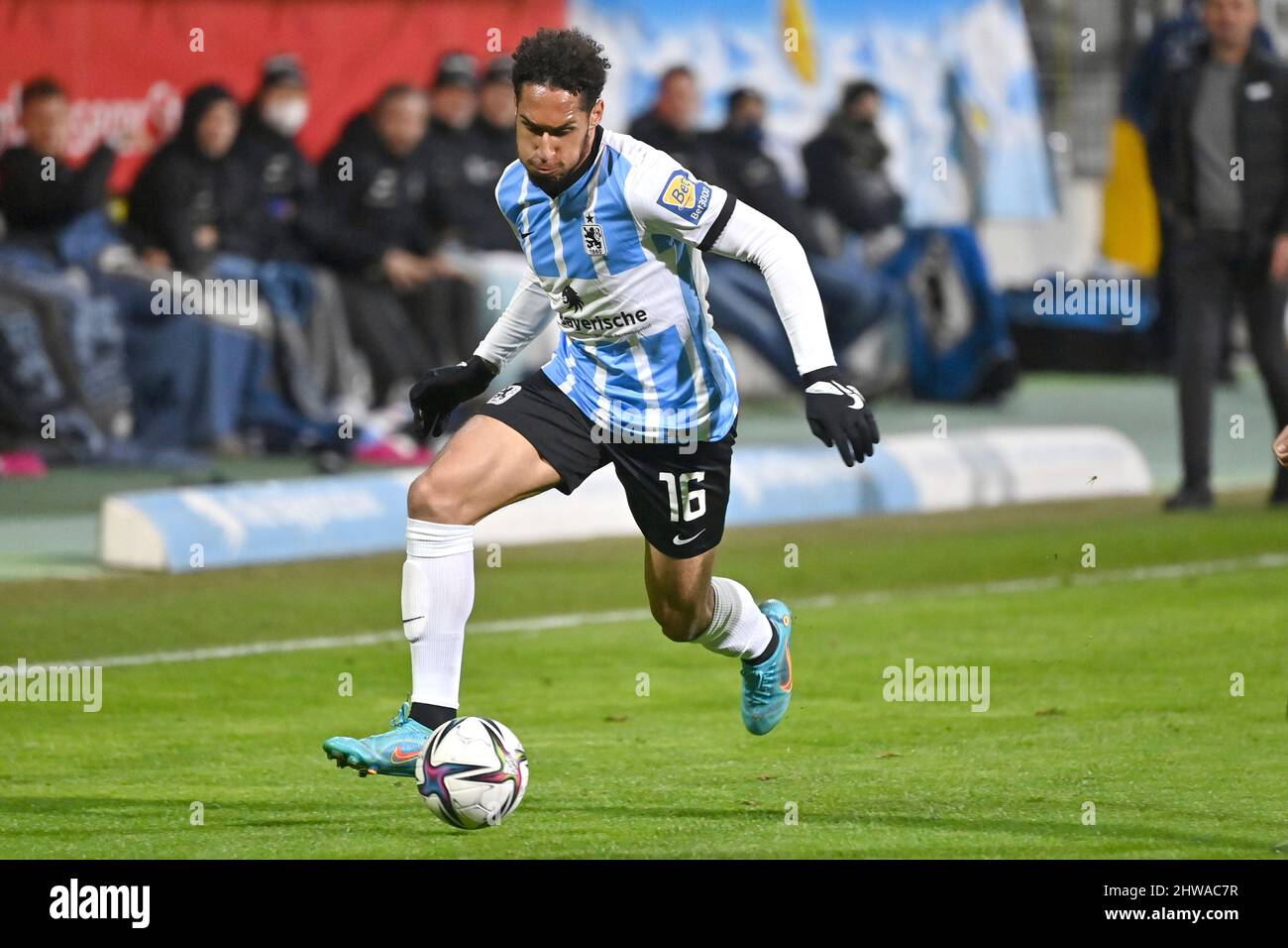 Munich, Germany. 04th Mar, 2022. Munich GRUENWALDER STADION. 4th Mar, 2022.  Merveille BIANKADI (TSV Munich 1860), action, duels versus Vinko SAPINA (SC  Verl). Football 3rd league, league 3, TSV Munich 1860 