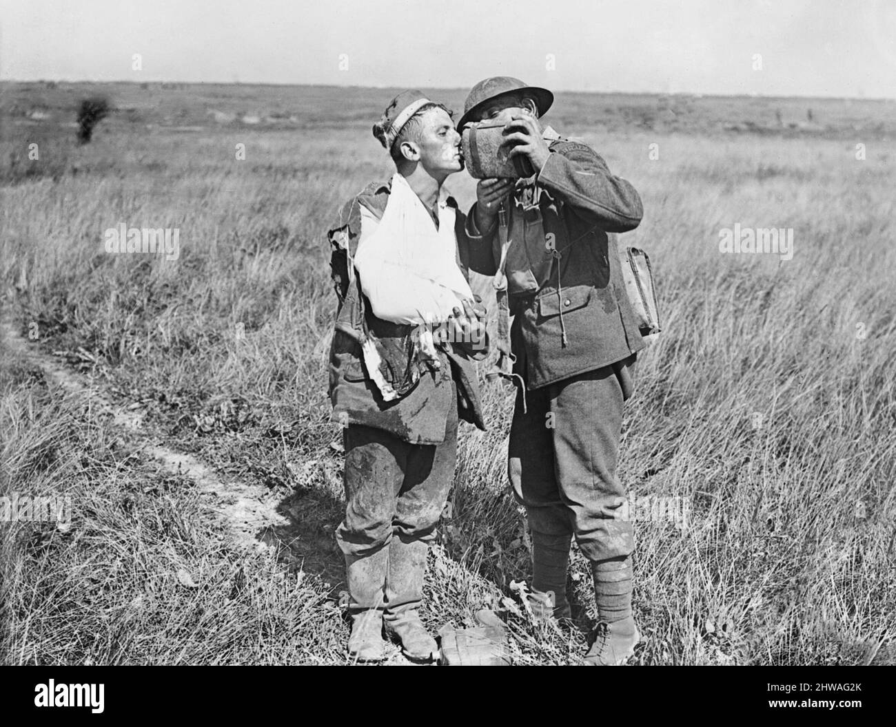 he Hundred Days Offensive, August-november 1918. A Scots Guardsman giving wounded German prisoner a drink near Courcelles during the attack on Moyenneville., 21 August 1918.Part of the Hundred Days Offensive. Stock Photo