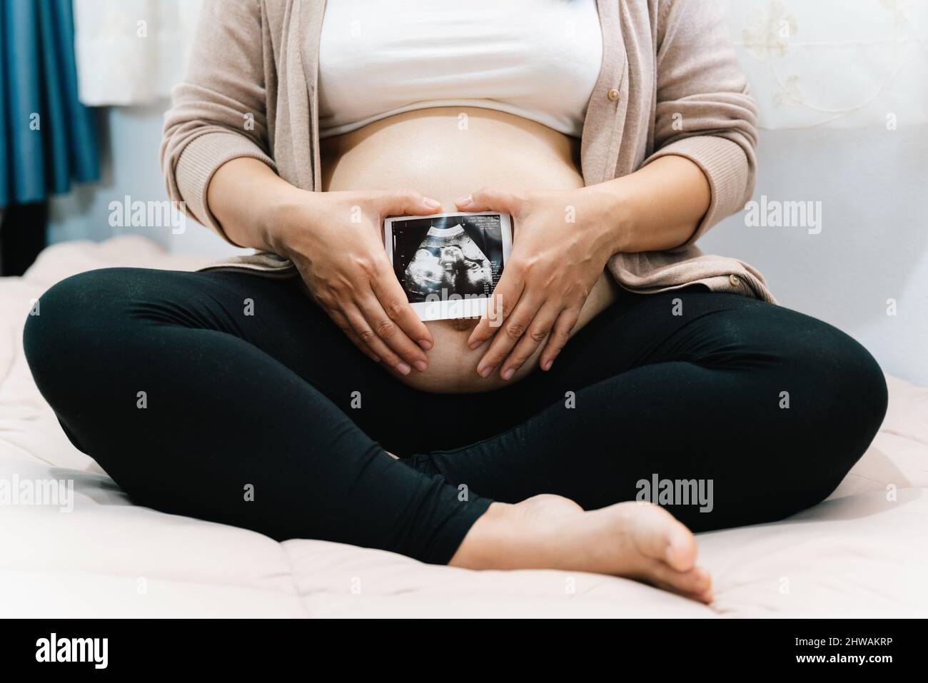 Pregnant waiting room hospital hi-res stock photography and images - Alamy