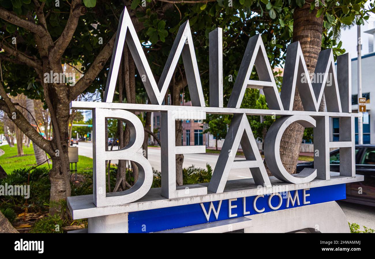 Welcome To Miami Beach Sign Christmas 2022 Miami Beach Welcome Sign - Miami, Florida - February 14, 2022 Stock Photo -  Alamy