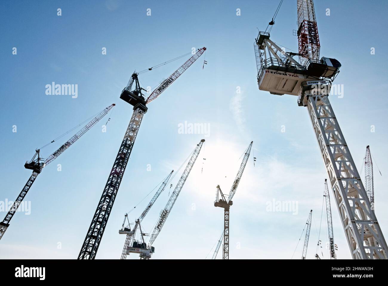 Cranes on the building site of the new Footscray Hospital, Footscray, Melbourne, Victoria, Australia Stock Photo