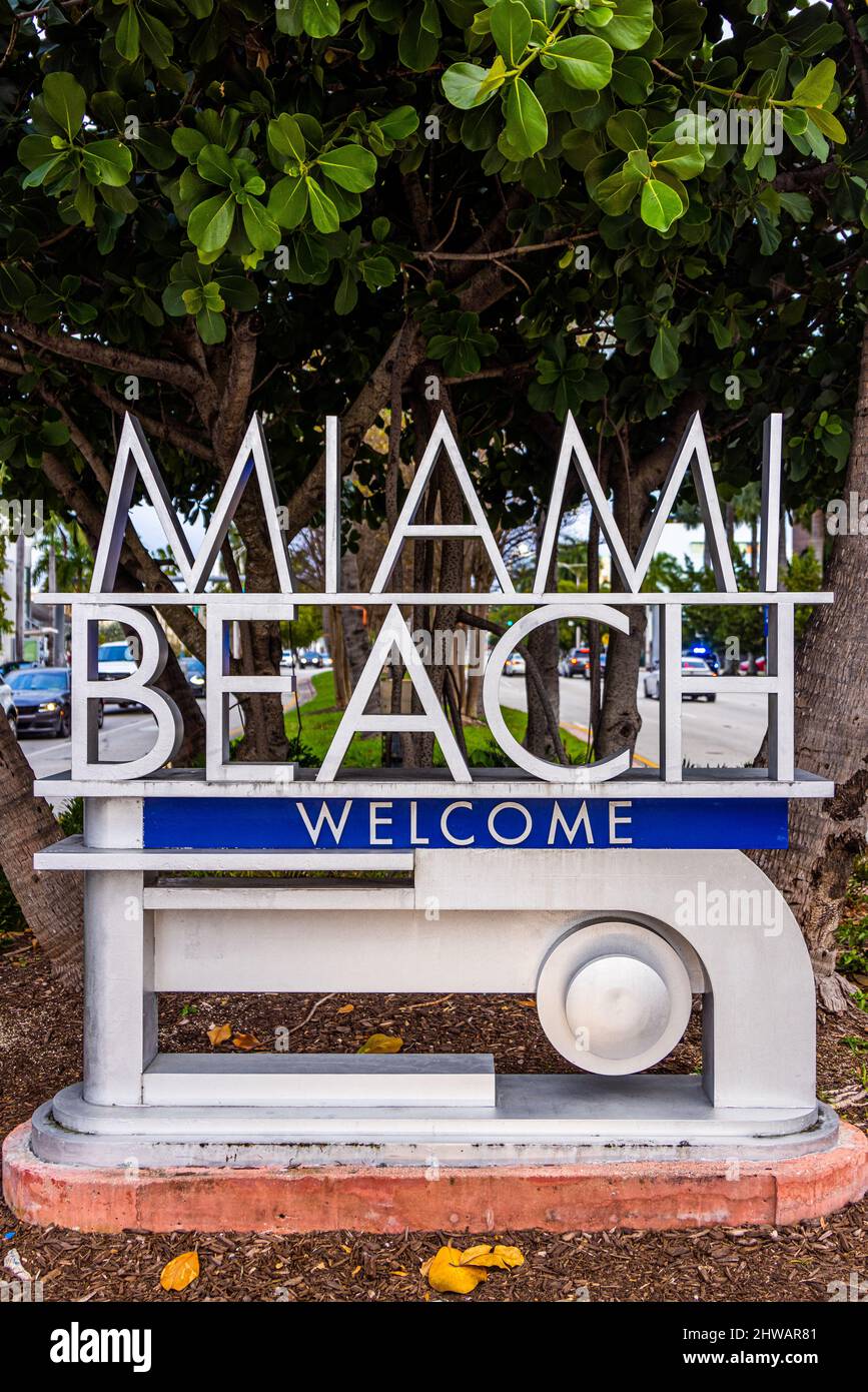 Welcome To Miami Beach Sign Christmas 2022 Miami Beach Welcome Sign - Miami, Florida - February 14, 2022 Stock Photo -  Alamy