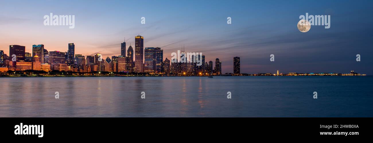 Panoramic chicago skyline hi-res stock photography and images - Alamy