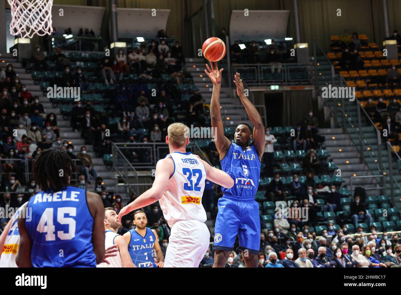Bologna, Italy. 27th Feb, 2022. Paul Biligha (Italy) in action at the qualify for the FIBA Basketball World Cup 2023.Italy wins against Iceland with a score of 95 to 87. (Credit Image: © Elena Vizzoca/Pacific Press via ZUMA Press Wire) Stock Photo