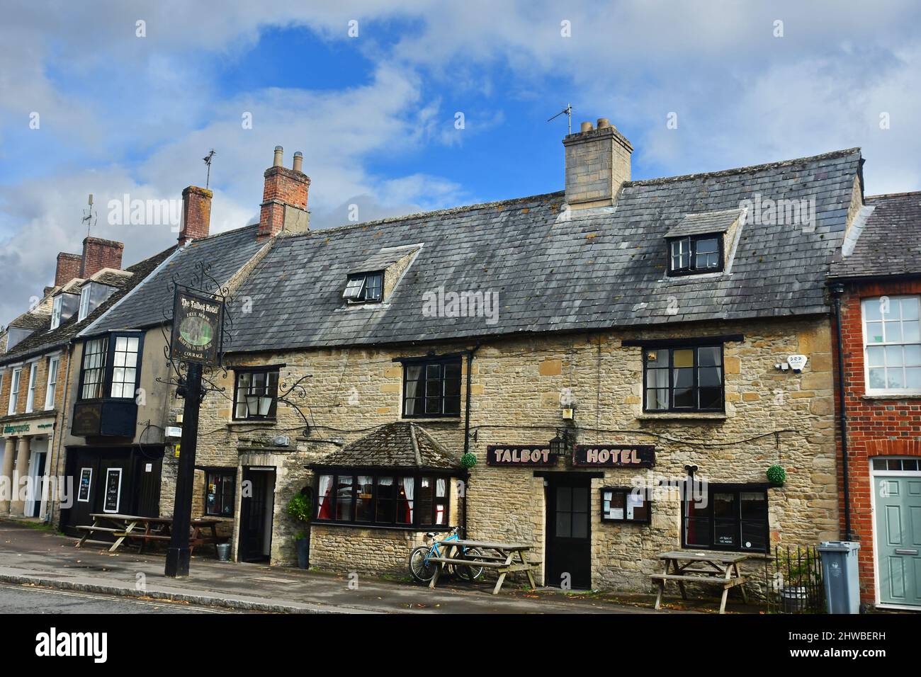 The Talbot Hotel in Bampton, Oxfordshire, Cotswolds, UK Stock Photo