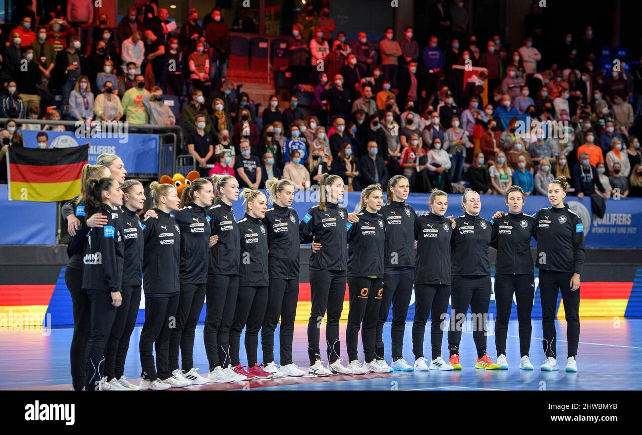 Team GER would be the anthem, team, women's handball Euro qualification, Germany (GER) - Netherlands (NED) 25:31, on March 3rd, 2022 in Krefeld/Germany. Â Stock Photo