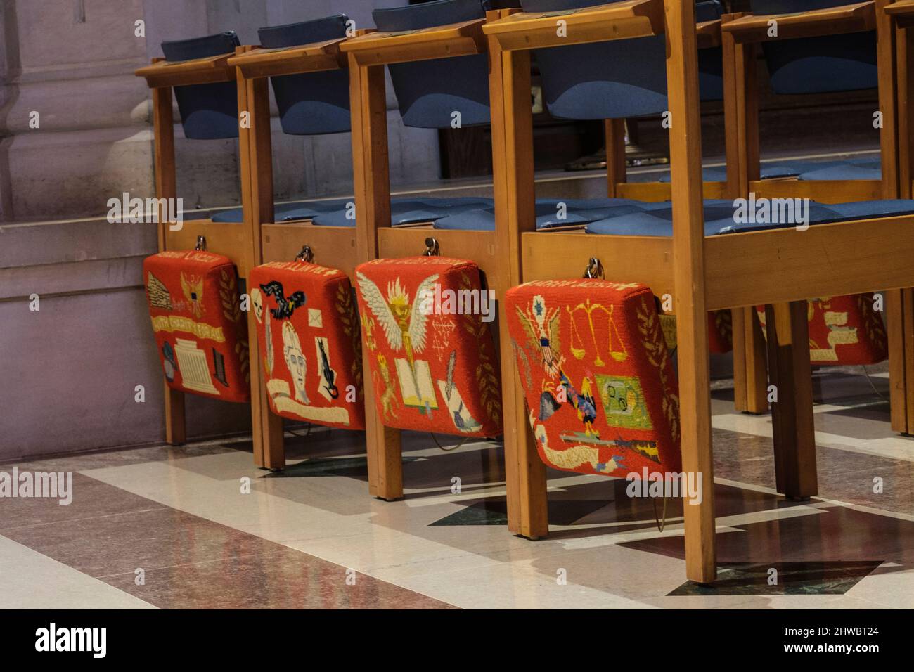 Kneeling cushions hires stock photography and images Alamy