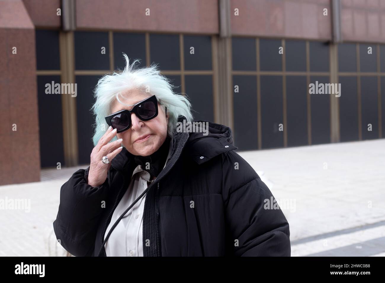 Older woman in sunglasses black hi-res stock photography and images - Alamy