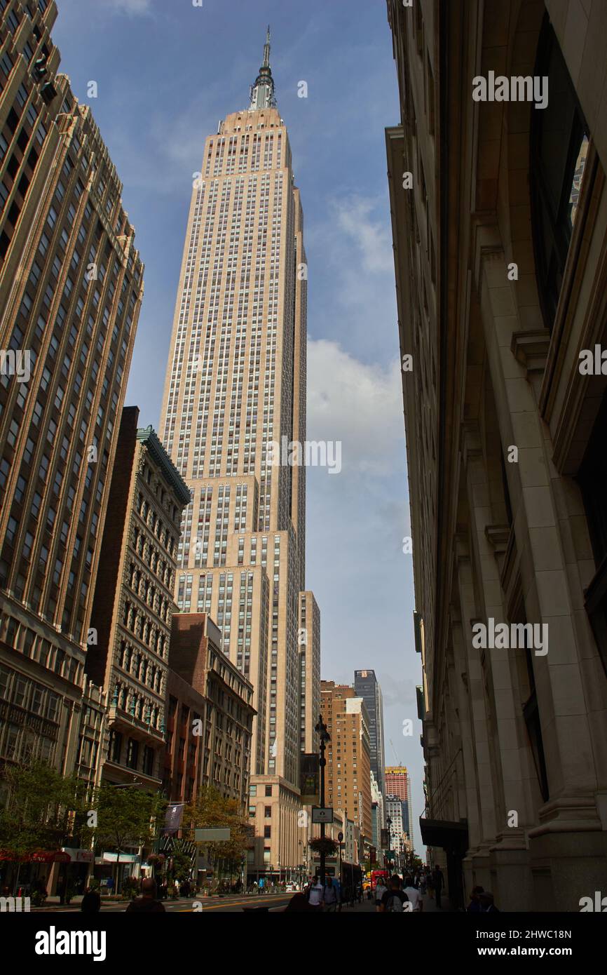 Mid rise architecture hi-res stock photography and images - Alamy
