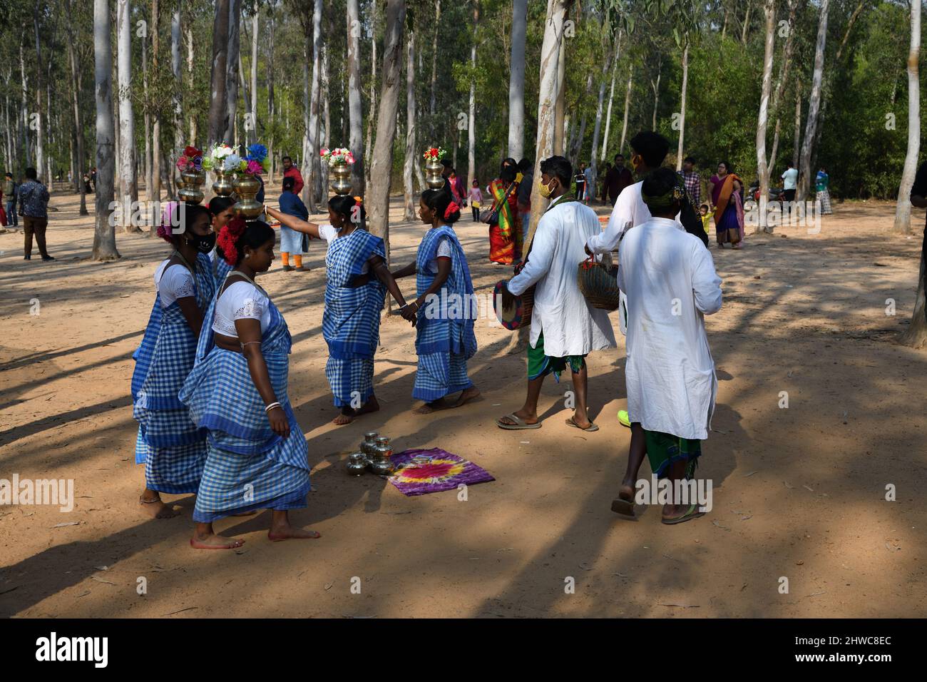 Santhali hi-res stock photography and images - Alamy Santhali hi-res stock photography and images - Alamy