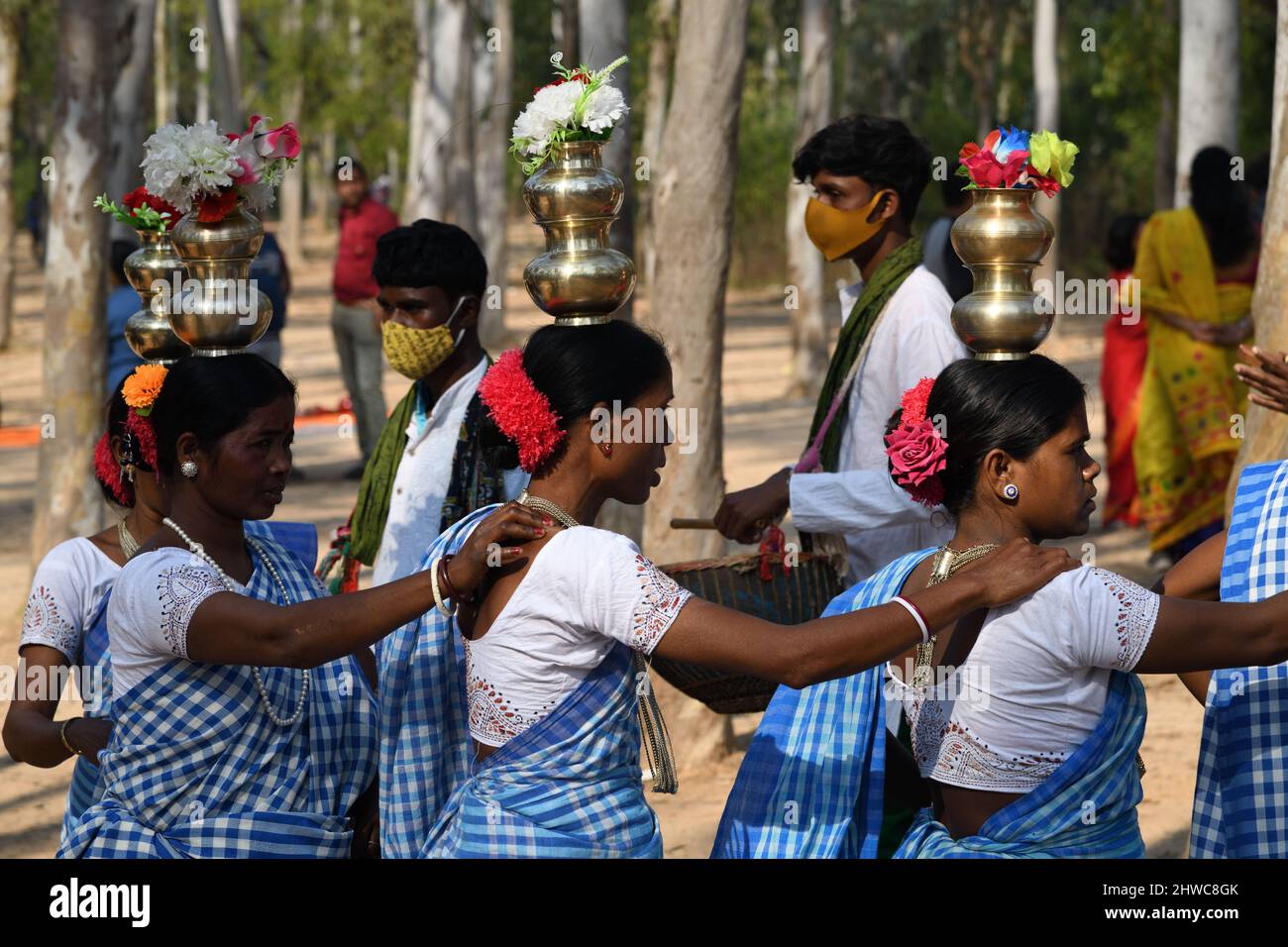 Santhal culture hi-res stock photography and images - Alamy