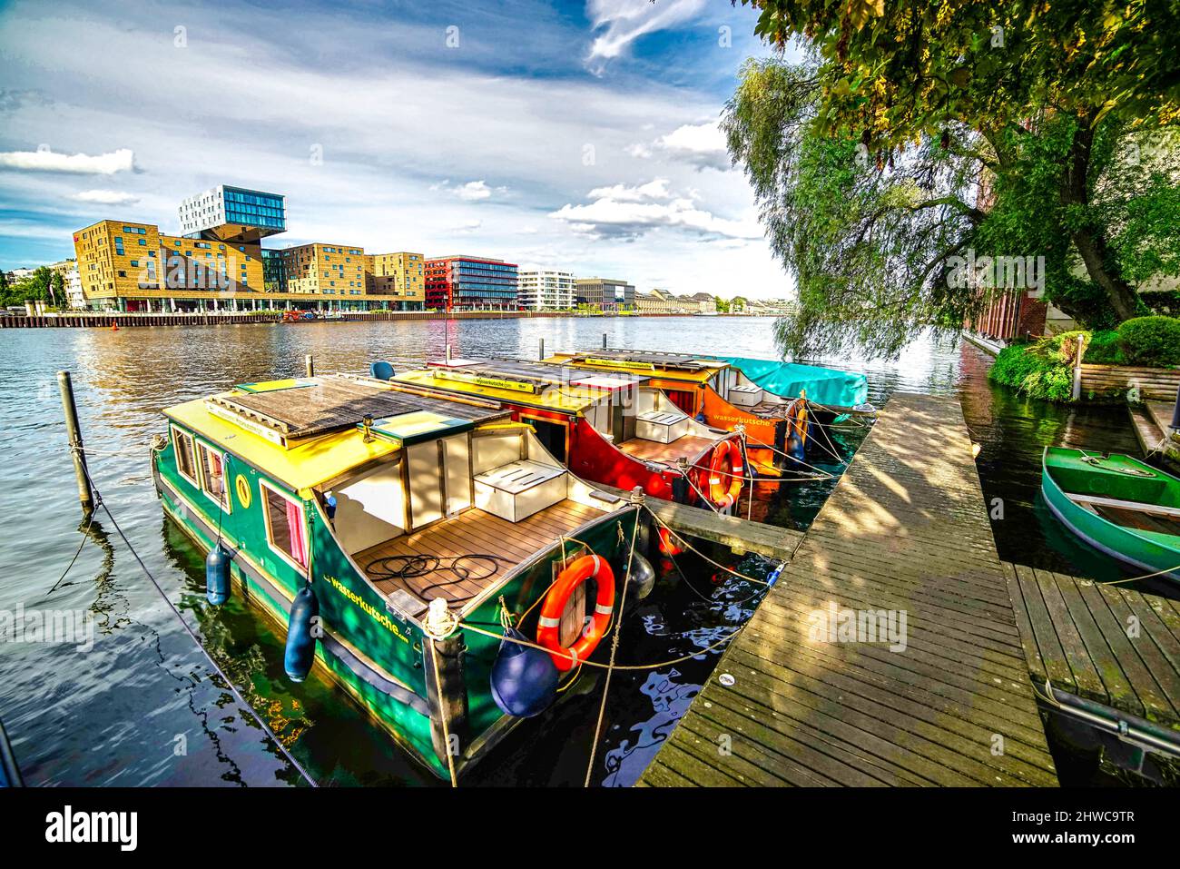 Berlin Kreuzberg, Spree Hausboot 'Wasserkutsche' Stock Photo