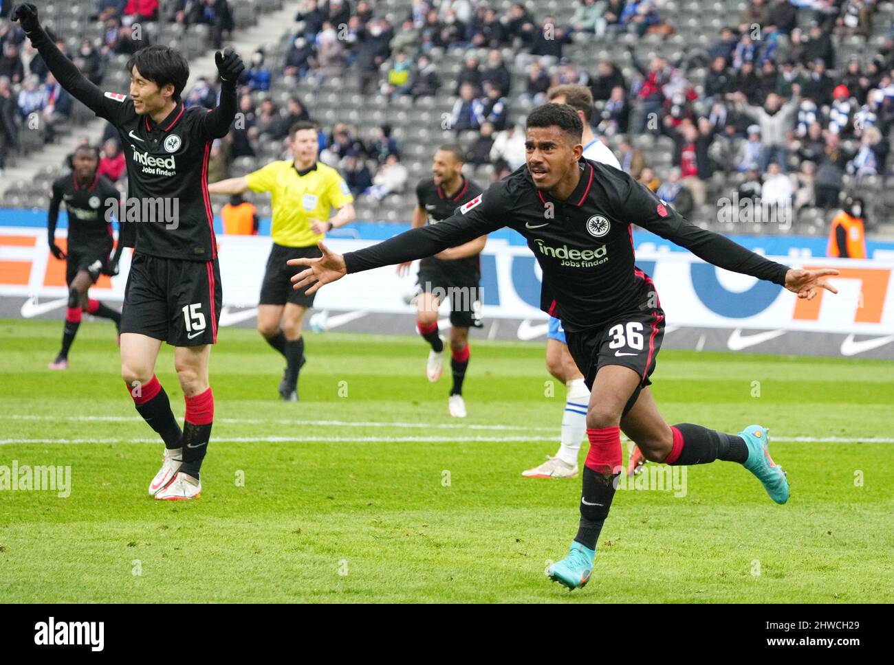 Berlin, Germany. 05th Mar, 2022. Soccer: Bundesliga, Hertha BSC - Eintracht  Frankfurt, Matchday 25 at the Olympiastadion. Frankfurt's Ansgar Knauff  celebrates his header to make it 1:0, Frankfurt's Daichi Kamada celebrates  on