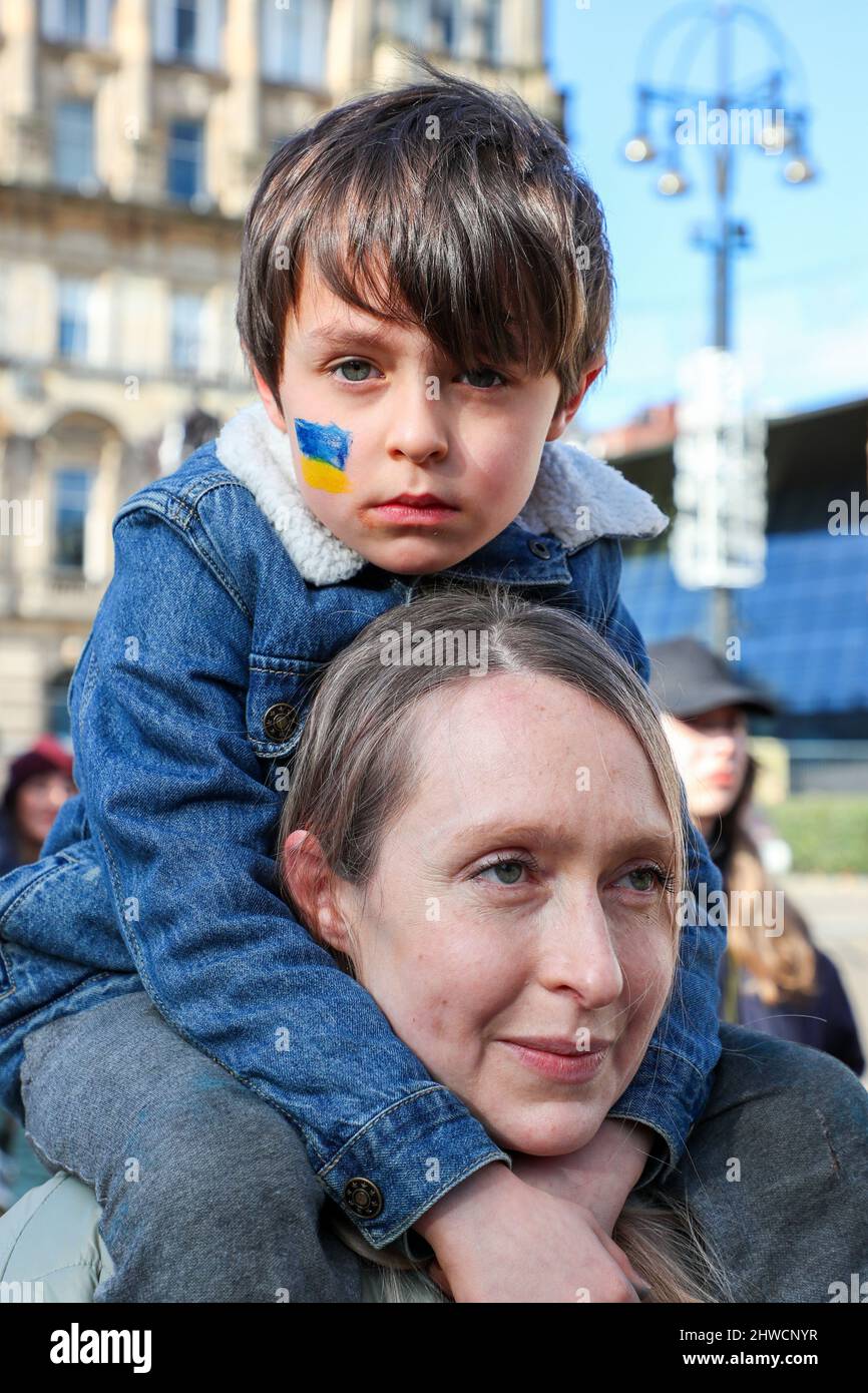Glasgow, UK. 05th Mar, 2022. Several hundred people turned out in George Square, Glasgow to show solidarity and support for Ukraine and demand that Russia stop the war and invasion of that country. Local politicans, including SUSAN AITKEN, leader of Glasgow City council addressed the assembled crowd that included many Ukrainians and Russian citizens all united in their condemnation of Vladimir Putin, President of Russia. Credit: Findlay/Alamy Live News Stock Photo