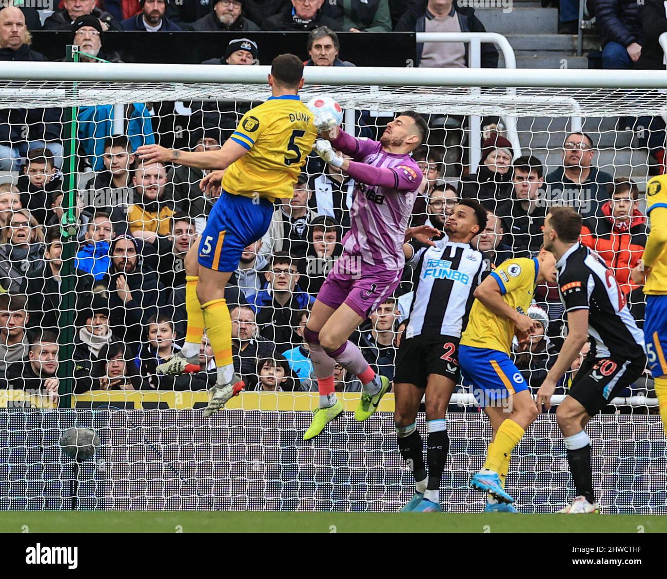 Lewis Dunk #5 of Brighton & Hove Albion scores to make it 2-1 Stock Photo