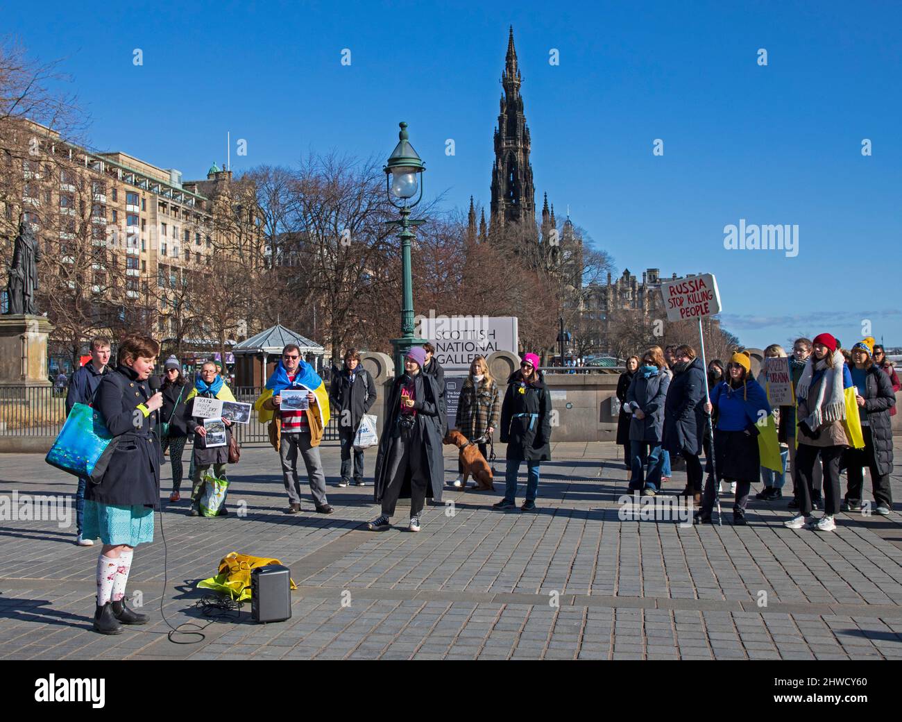 The Mound, Edinburgh, Scotland, UK. 5th March 2022. 9th day of Protest and solidarity for Ukraine against the invasion from Russian miltary which began 10 days ago . Anna Jakubova, from Moscow who burnt her passport at Mound Edinburgh, spaking on microphone. Anna Jakubova spaeking with microphone. Credit Archwhite/alamy live news Stock Photo