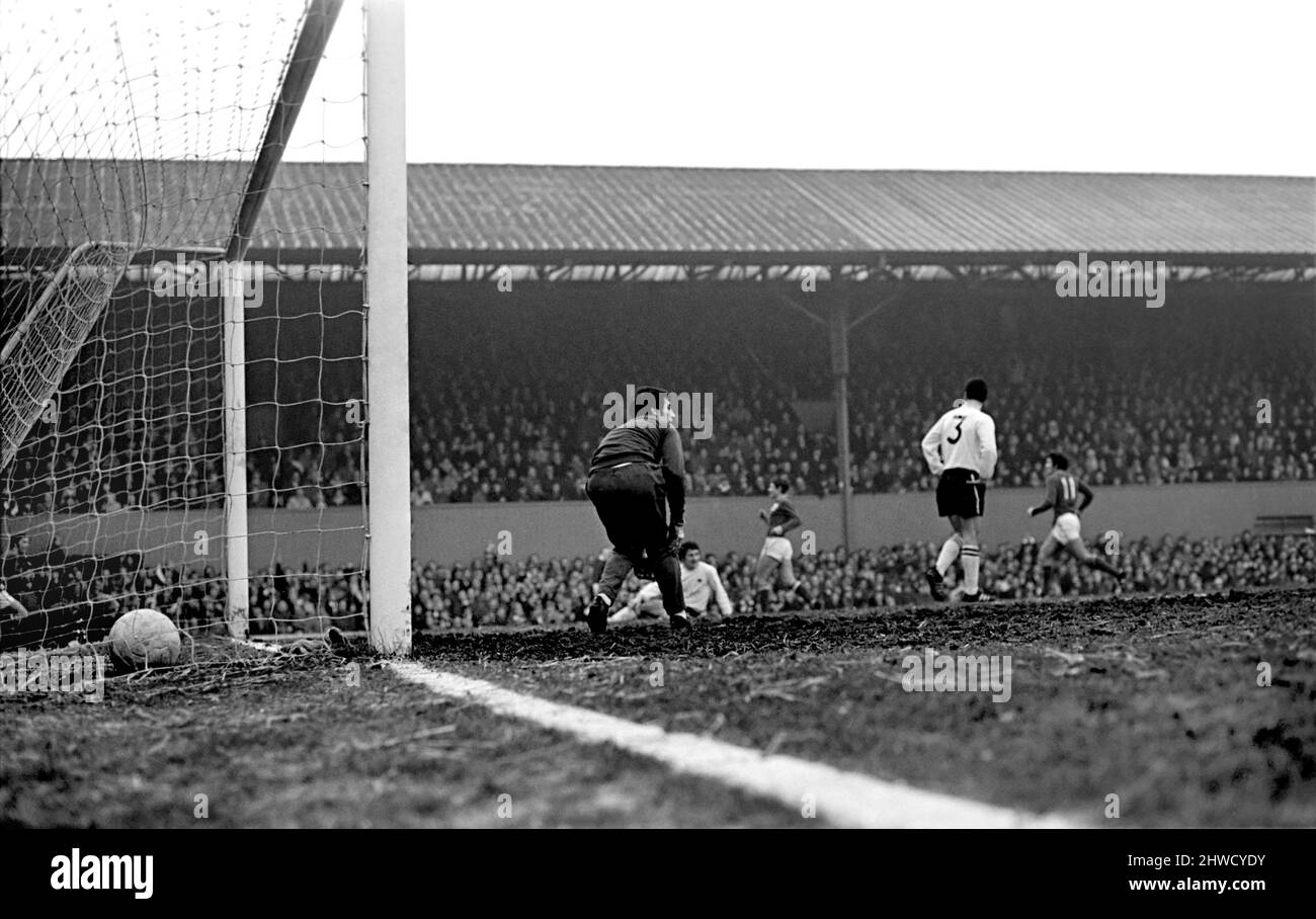 Derby v. Nottingham Forest. Forest second goal scored Lyons. December 1969 Z11534-024 Stock Photo