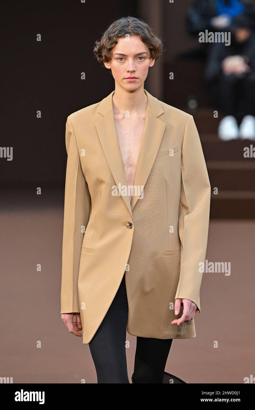 Model Greta Bultmann walks on the runway at the Loewe fashion show ...