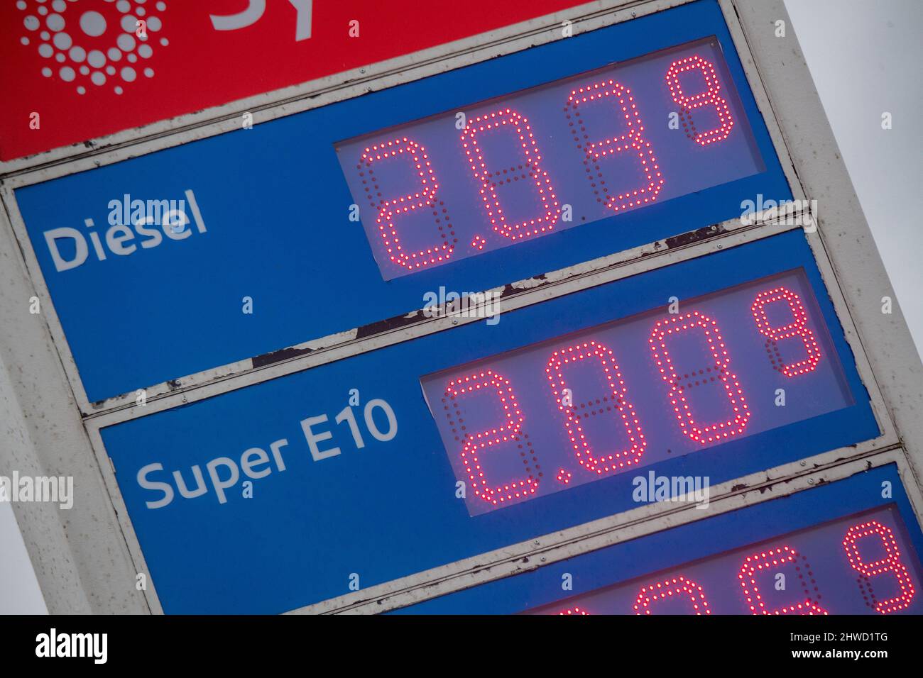 Wolgast, Germany. 05th Mar, 2022. A display panel shows fuel prices at a gas station in Koserow on the island of Usedom. Due to a reduction in VAT on food and fuel, filling up in Poland is significantly cheaper than in Germany. Credit: Stefan Sauer/dpa/Alamy Live News Stock Photo