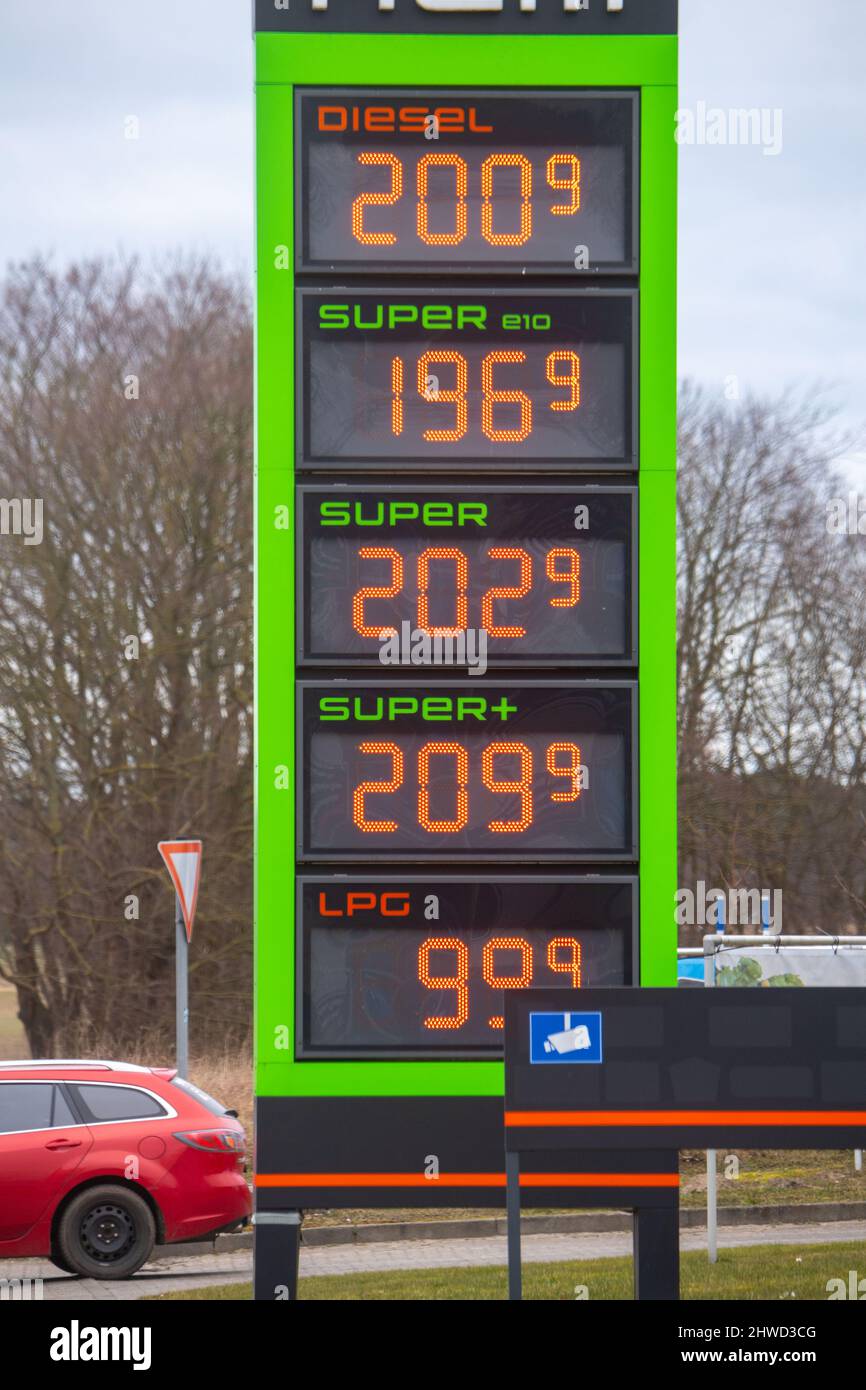 Wolgast, Germany. 05th Mar, 2022. A display panel shows fuel prices at a gas station in Mahlzow (part of Wolgast) on the island of Usedom. Due to a reduction in VAT on food and fuel, refueling in Poland is significantly cheaper than in Germany. Credit: Stefan Sauer/dpa/Alamy Live News Stock Photo