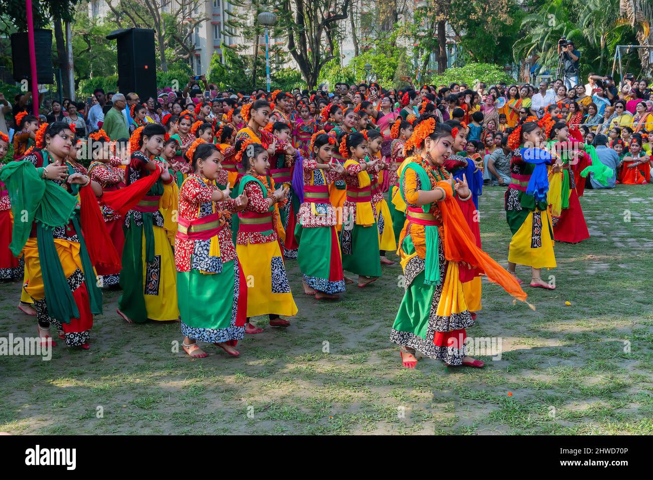 Kolkata, India 21st March, 2019 Girl dancers dressed in sari