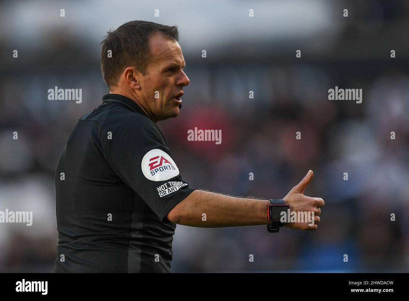 referee Geoff Eltringham during the game Stock Photo - Alamy