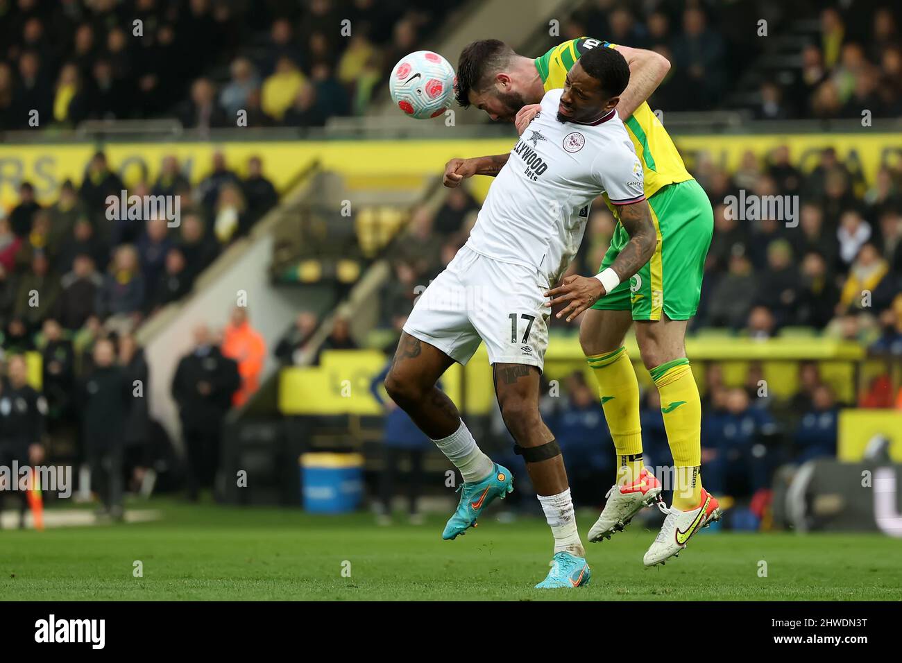 Norwich, UK. 5th March 2022 ;  Carrow Road, Norwich, Norforlk, England; Premier League football, Norwich versus Brentford; Grant Hanley of Norwich City wins a header against Ivan Toney of Brentford Credit: Action Plus Sports Images/Alamy Live News Stock Photo