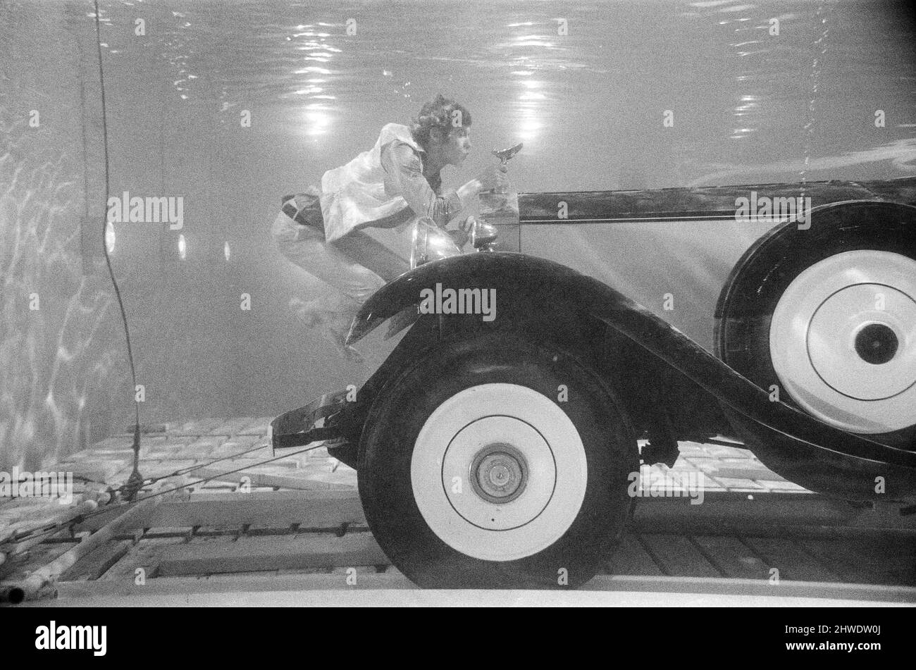 27 year old actor Michael Crawford, who doesn't use stunt men in dangerous parts, filming underwater with a Rolls Royce at MGM Studios, Elstree for the new Twentieth Century Fox production, 'Hello - Goodbye'. Scenes shot underwater were the final sequences of the original top surface sequence performed in Cannes, where Crawford drove the Rolls into a swimming pool. He was required to hold his breath for the cameras for 3 minutes before the 'rescue' was made. 17th October 1969. Stock Photo