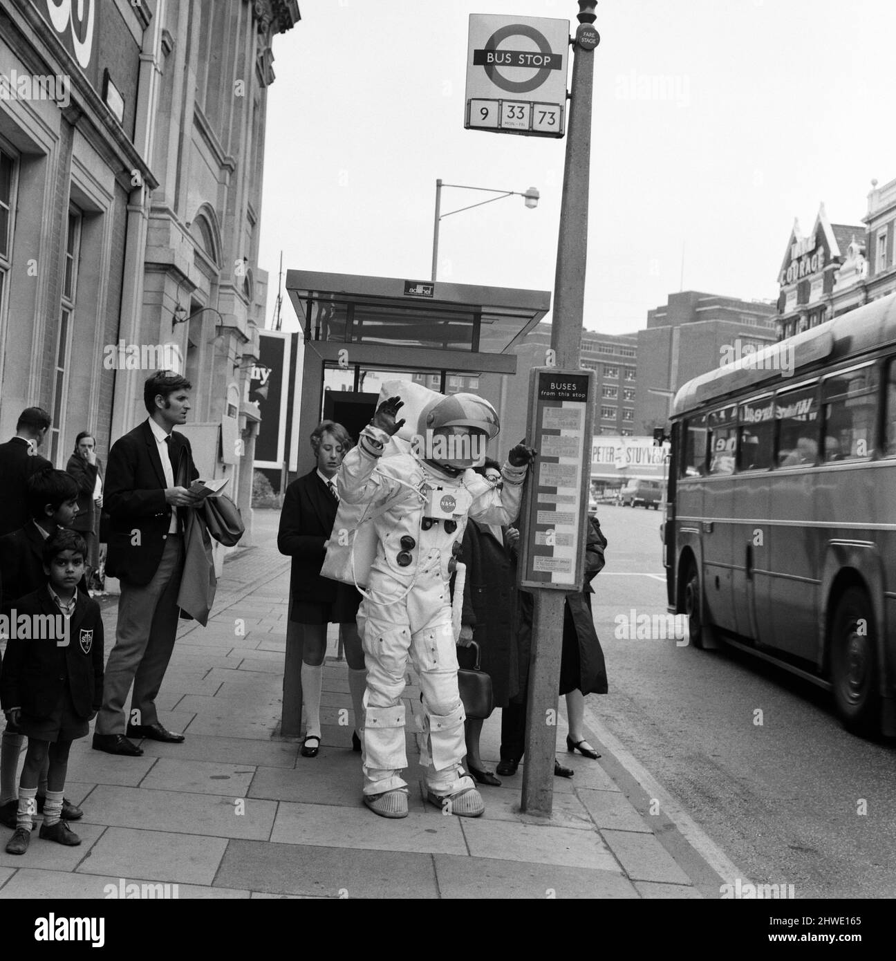 Spaceman in London streets. Jonathan Bosley, dressed in a space man suit as used by the astronauts on Apollo 11 on the moon landing. He is on his way to London Airport to fly to Brussels to illustrate a lecture being given by Dr Harry Thomas of Courtaulds on 'Textiles in Space Travel'. London. 23rd September 1969. Stock Photo