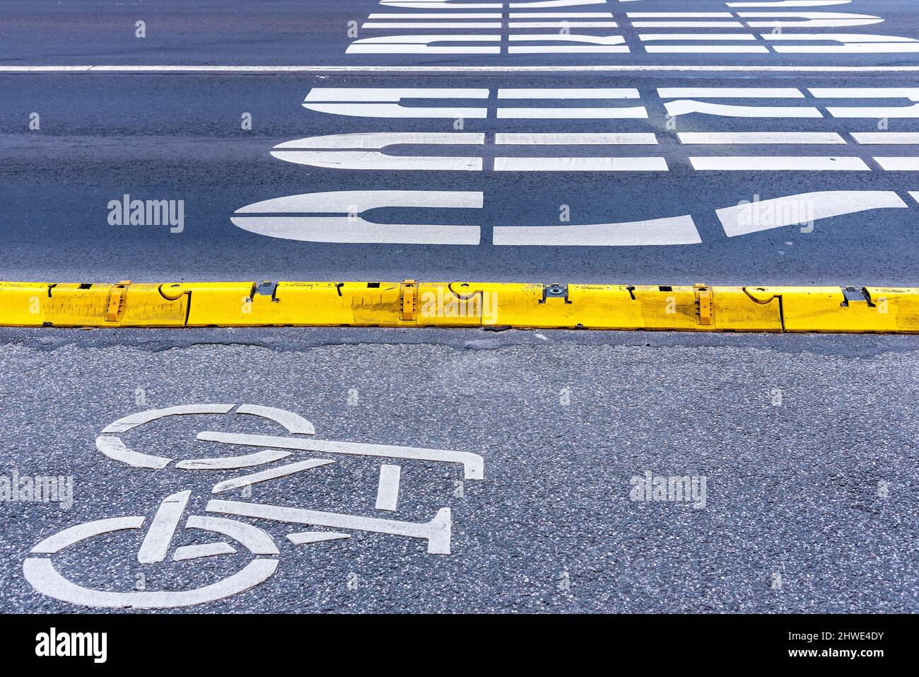 Straßenmarkierung Fahrradweg Stock Photo