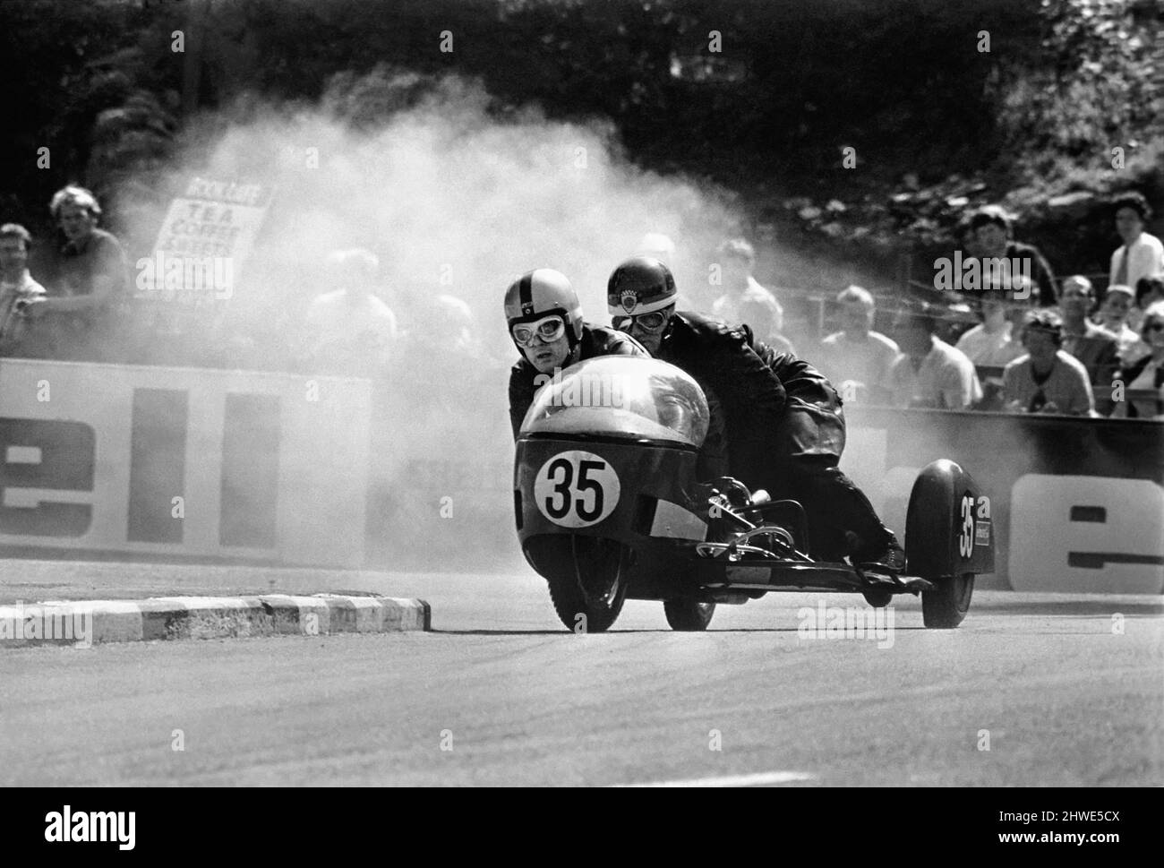 Sport: Motorcycling: Isle of Man TT Racing 500 CC Side Car Class. June 1969 Z12573-007 Stock Photo