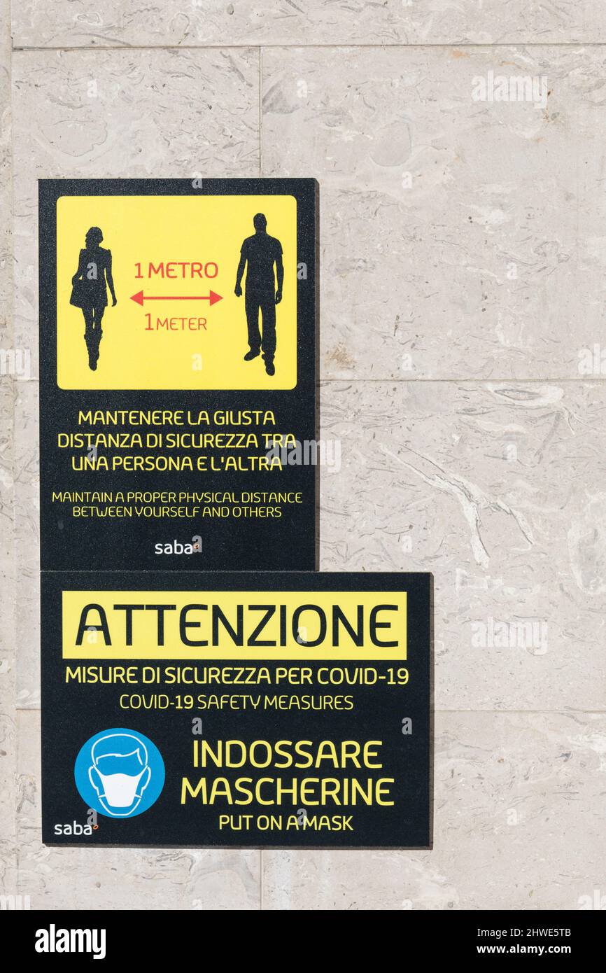 Bilingual Covid-19 safety measures sign in Italy Stock Photo