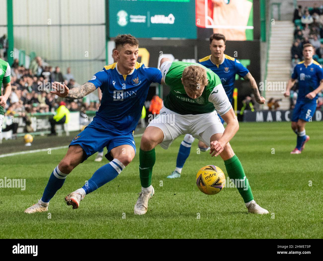 Edinburgh, UK. 05th Mar, 2022. Cinch Premiership - Hibernian v St Johnstone. 5/3/2022. HibsÕ defender, Josh Doig, holds off St Johnstone forward, Callum Hendry, as Hibernian play host to St Johnstone in the cinch Premiership at Easter Road Stadium, Edinburgh, Midlothian, UK. Credit: Ian Jacobs/Alamy Live News Stock Photo