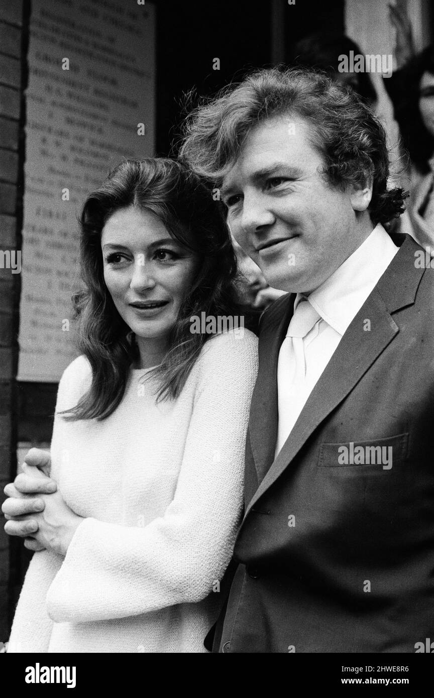 Albert Finney marries French actress Anouk Aimee at Kensington registry ...