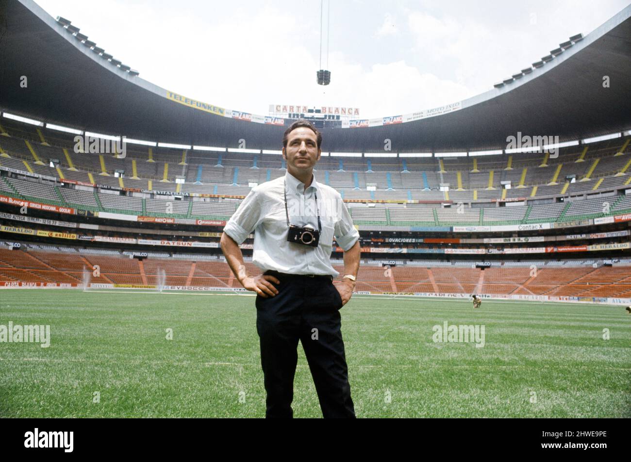1970 World Cup tournament in Mexico.Mirror photographer Monte Fresco in the Azteca Stadium. May 1970. Stock Photo