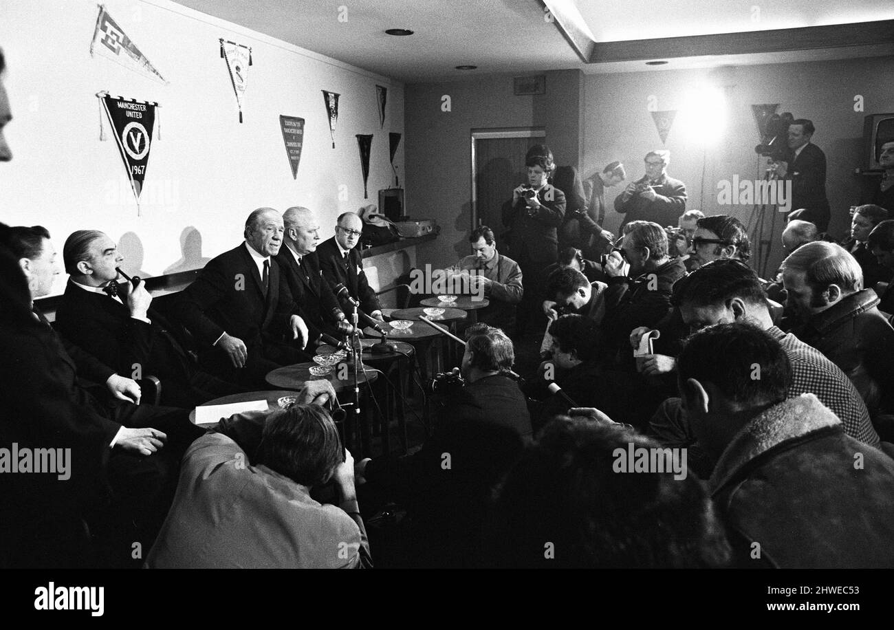 Manchester united football team 1960s hires stock photography and