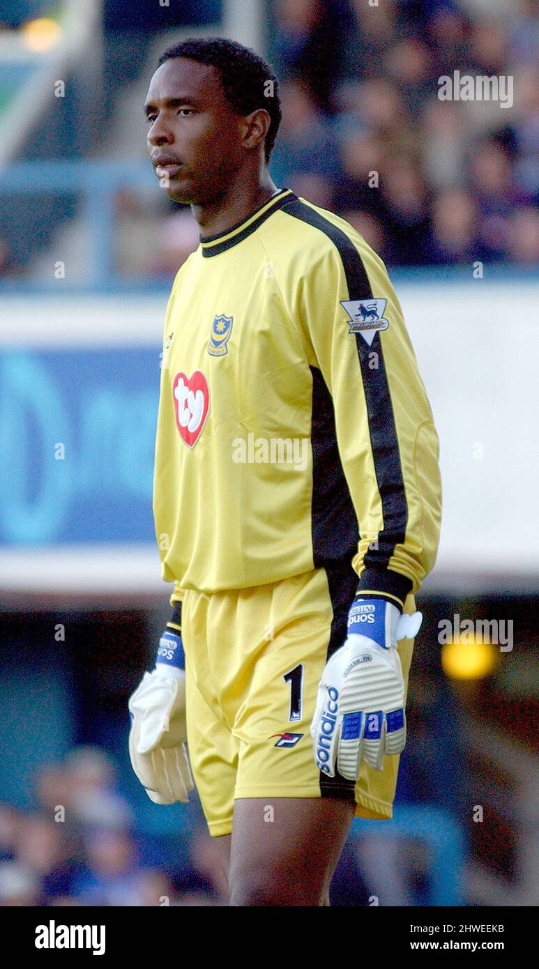 PORTSMOUTH V LIVERPOOL SHAKA HISLOP PIC MIKE WALKER 2003 Stock Photo