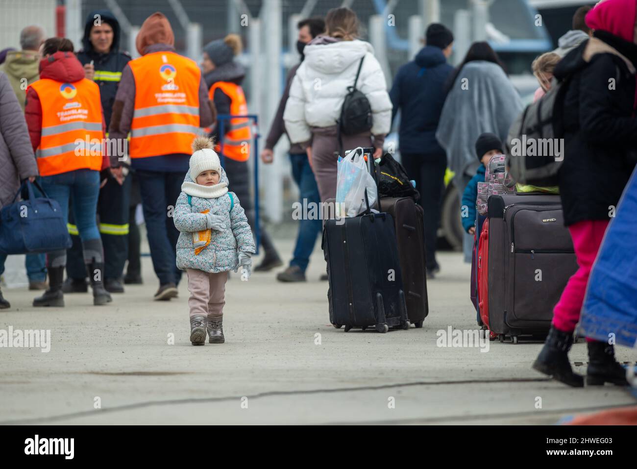 Isaccea, Romania. 05 March, 2022. Refugee Ukrainians walk from Ukraine to Isaccea in Romania after crossing the border. Stock Photo
